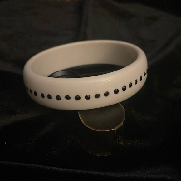 Vtg 80s Creamy Plastic Bangle with Black Gems - Picture 2 of 4
